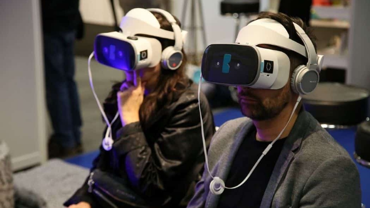 People wearing VR headset at Museum Connections event