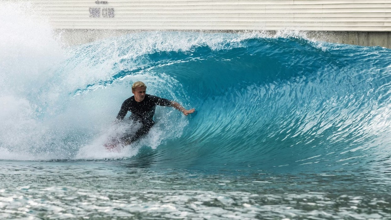 PerfectSwell Gen 6 surfer in a pipe wave