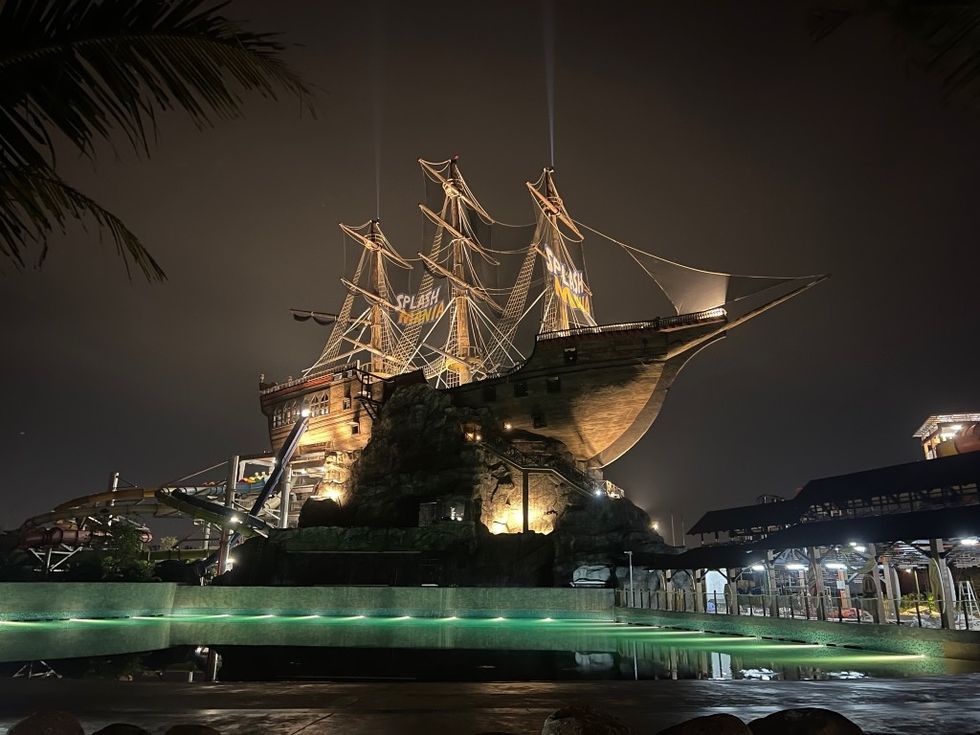 Pico Play Splashmania Construction at Night