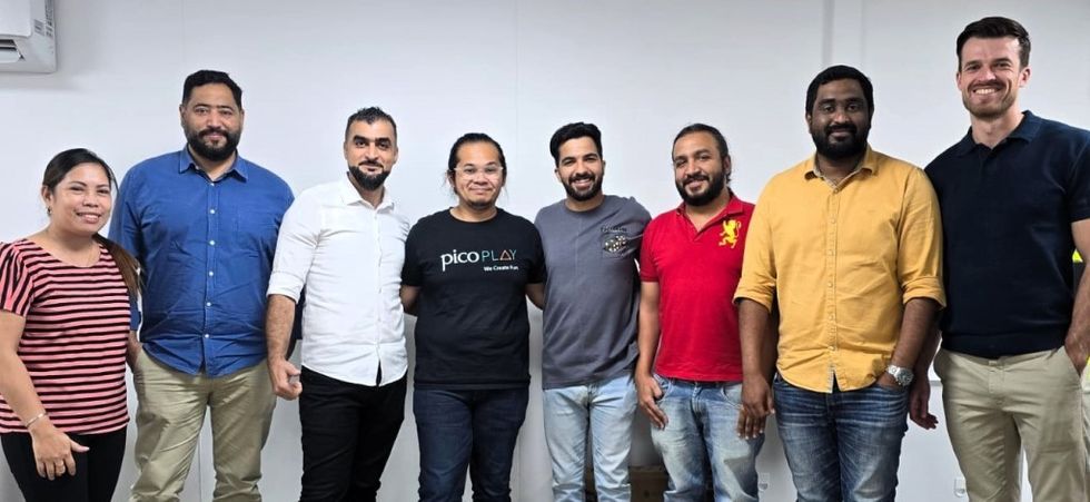 Pico PlayHadi Salahat and team