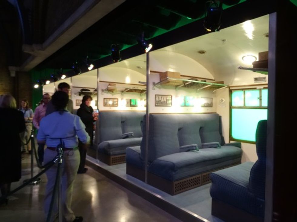 Picsolve Hogwarts Express carriage set Warner Bros Harry Potter Studio Tour