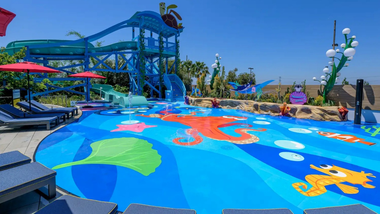 pixar place hotel disneyland