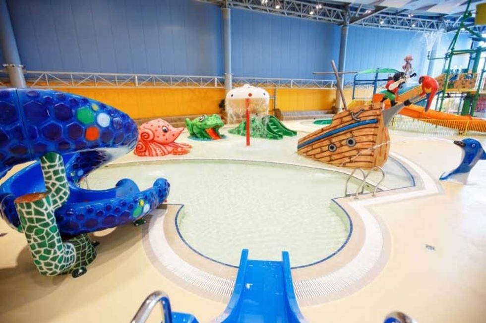 Polin supply waterslides to LetoLeto waterpark Russia childrens play