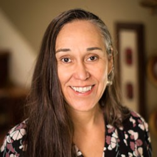 Polly Olsen headshot