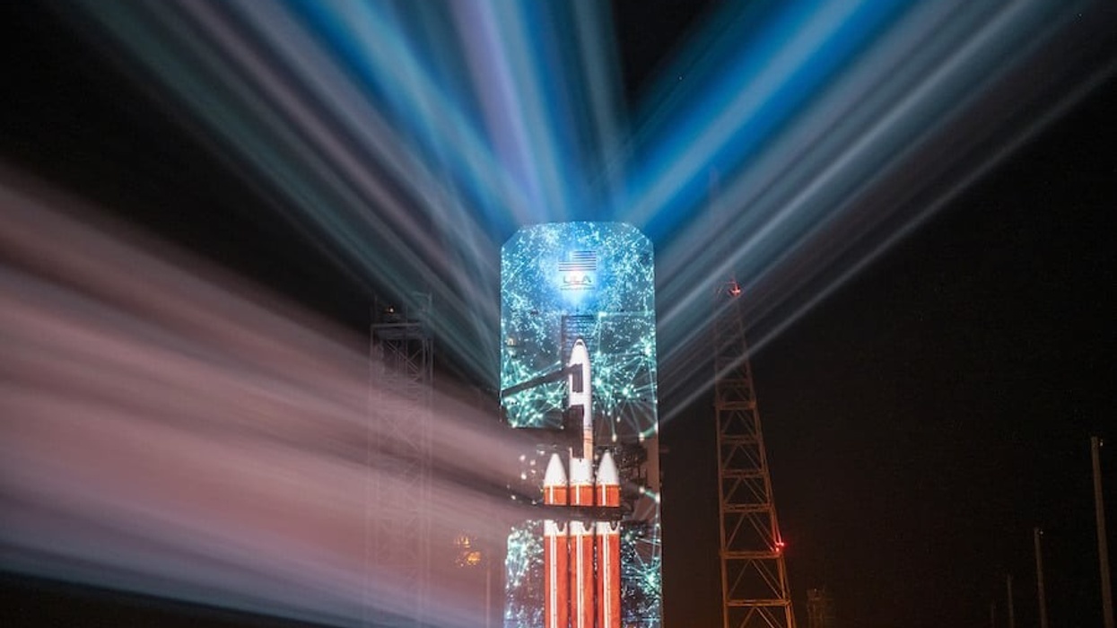 Projection on rocket facade ULA Christie