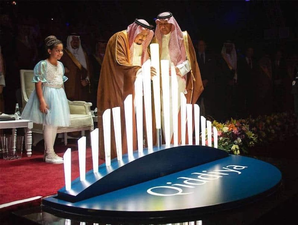 qiddiya 3d logo with amazed girl