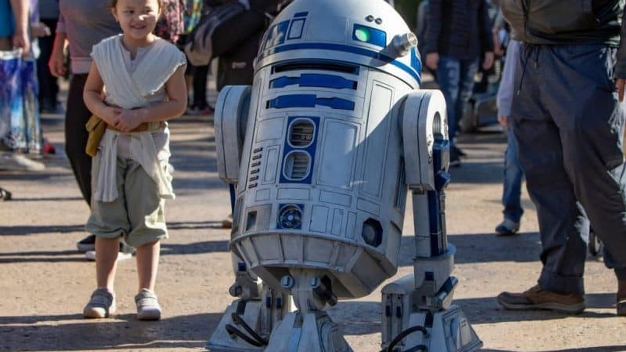 r2 d2 star wars galaxys edge disneyland