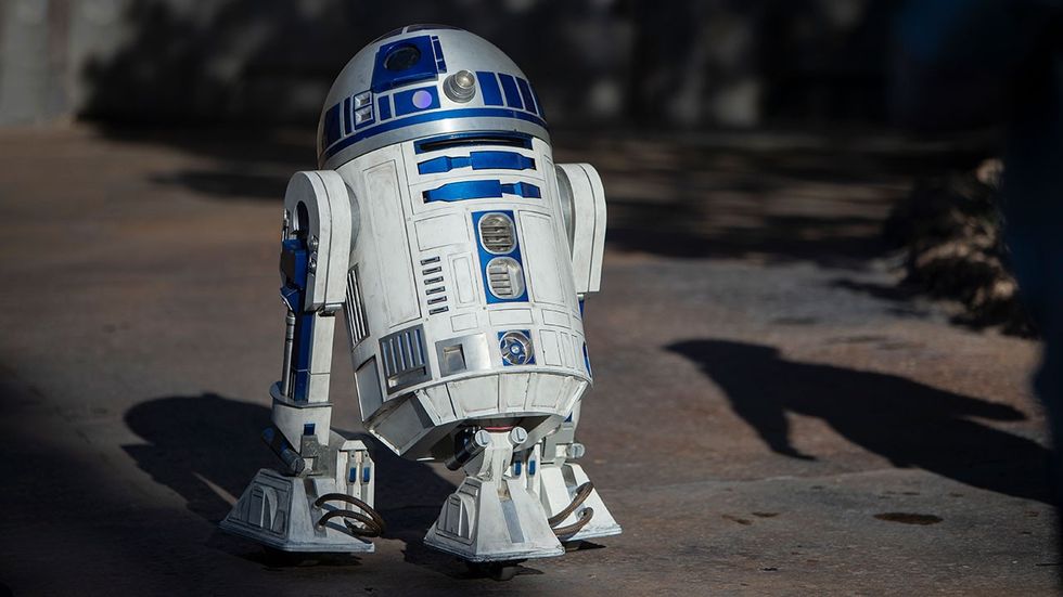 r2 d2 star wars galaxys edge disneyland
