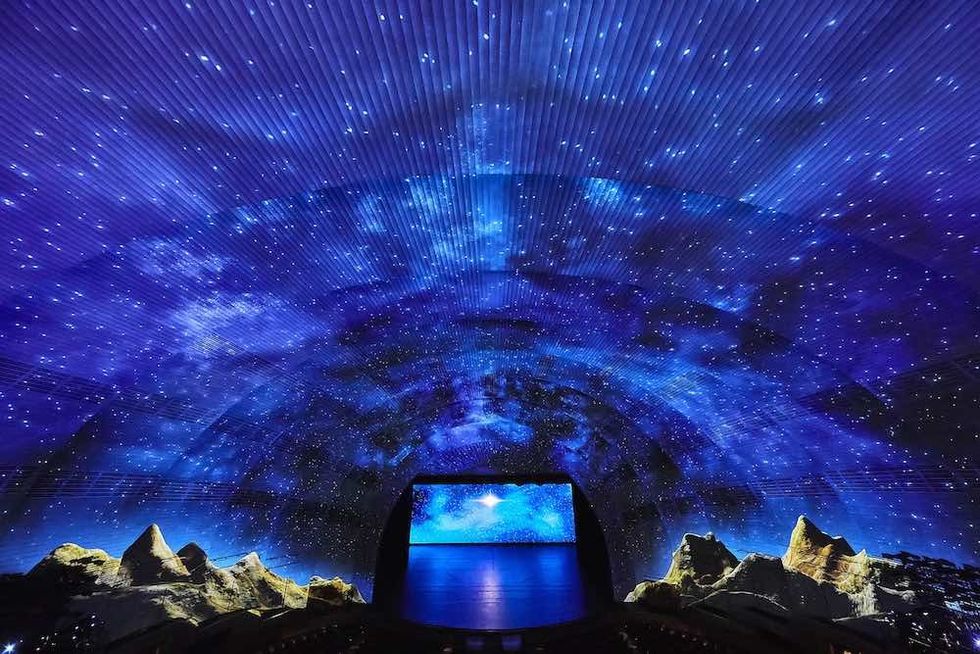 radio city music hall projection mapping
