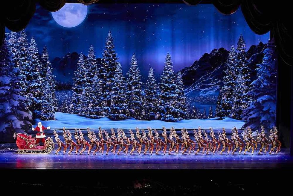 radio city rockettes madison square garden santa claus