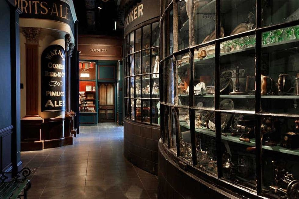 Recreated-Victorian-street-Museum-of-London