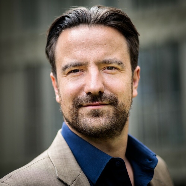 Robert Rückel headshot