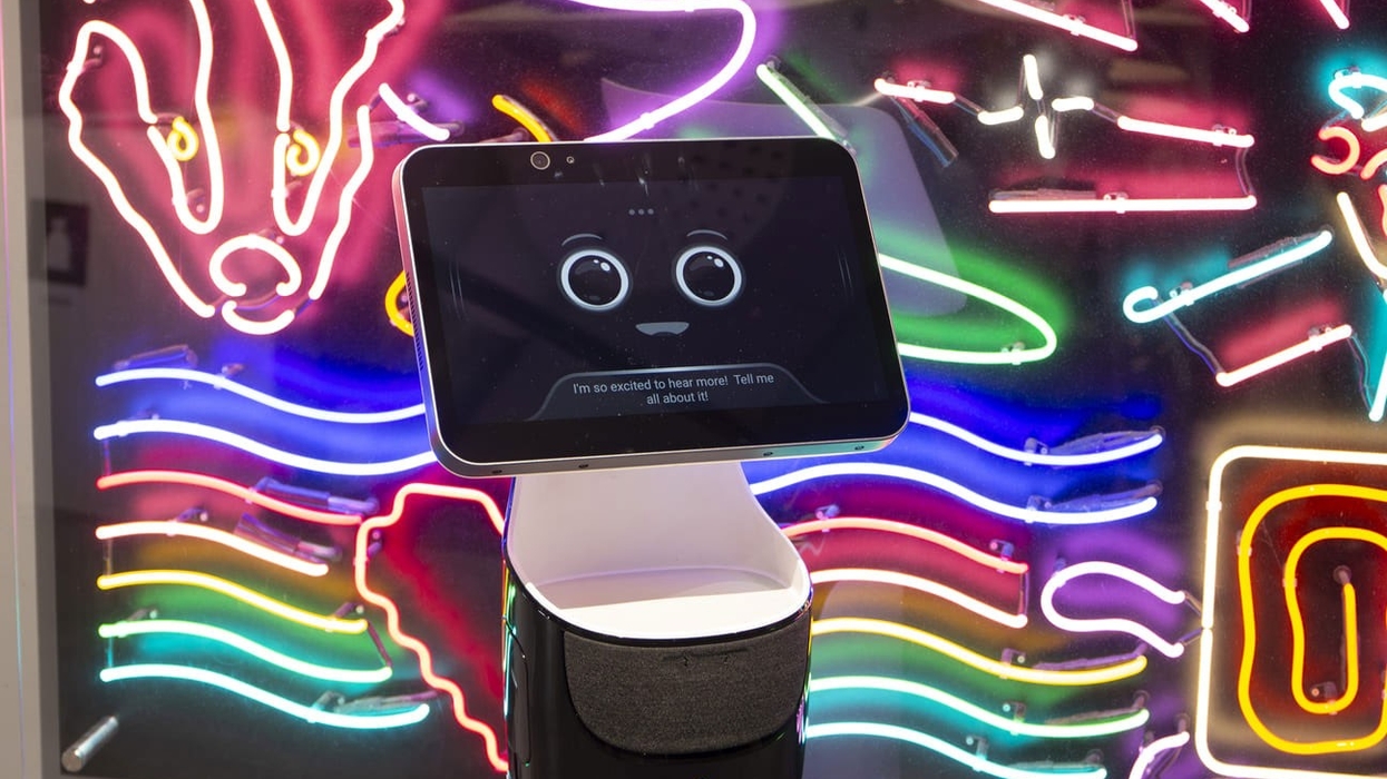RoboGuide - Your Social Interactive Guide Robot Dyno Robotics blooloop Innovation Awards