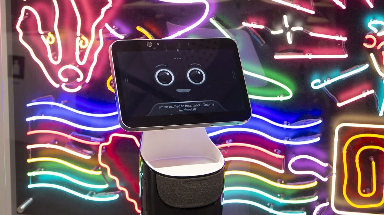 RoboGuide - Your Social Interactive Guide Robot Dyno Robotics blooloop Innovation Awards