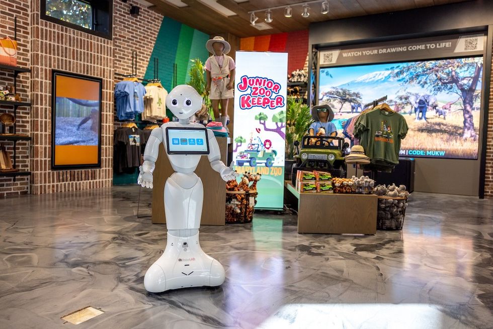 Robot at Maryland Zoo store