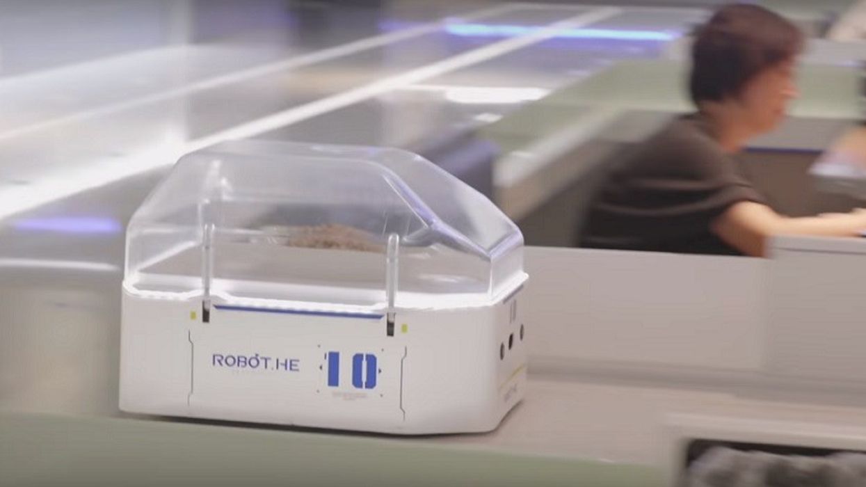 robot.he alibaba restaurant robot waiter