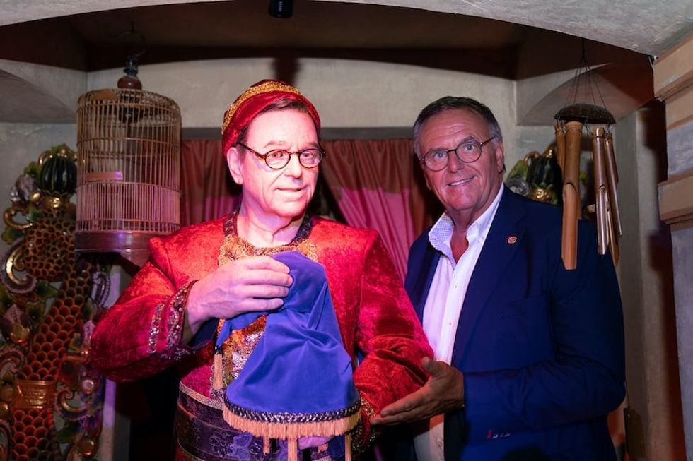 Roland Mack meets his own animatronic