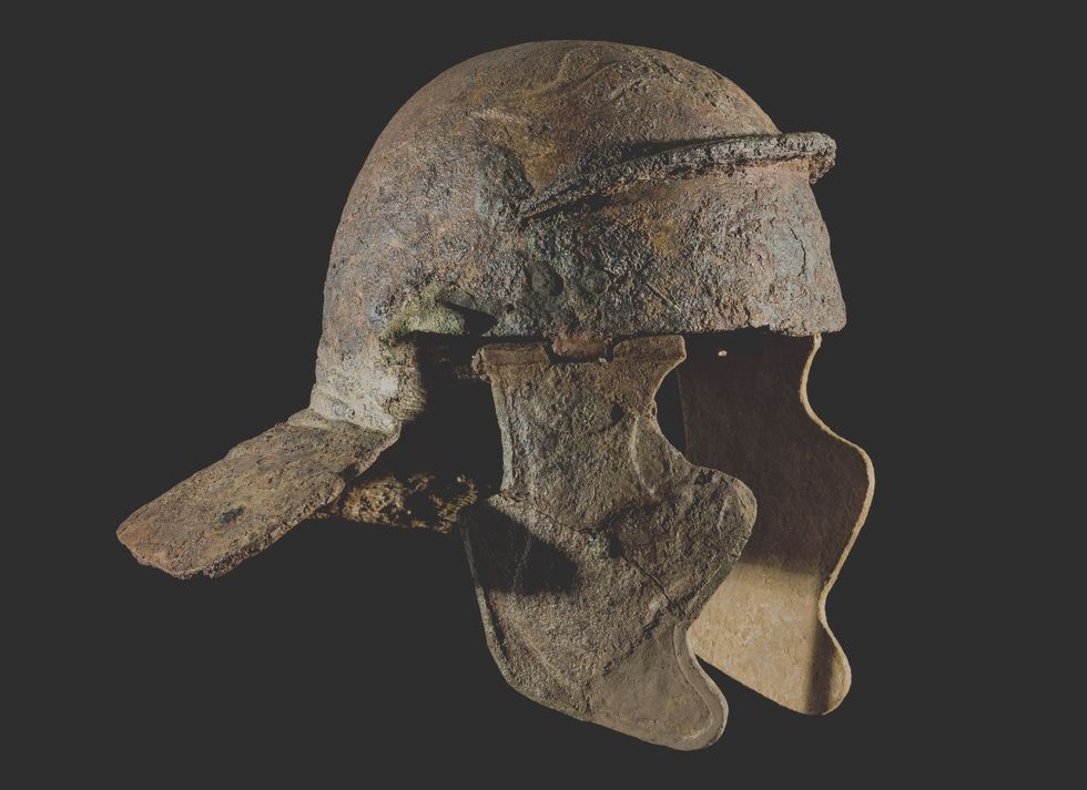 roman helmet museum data service