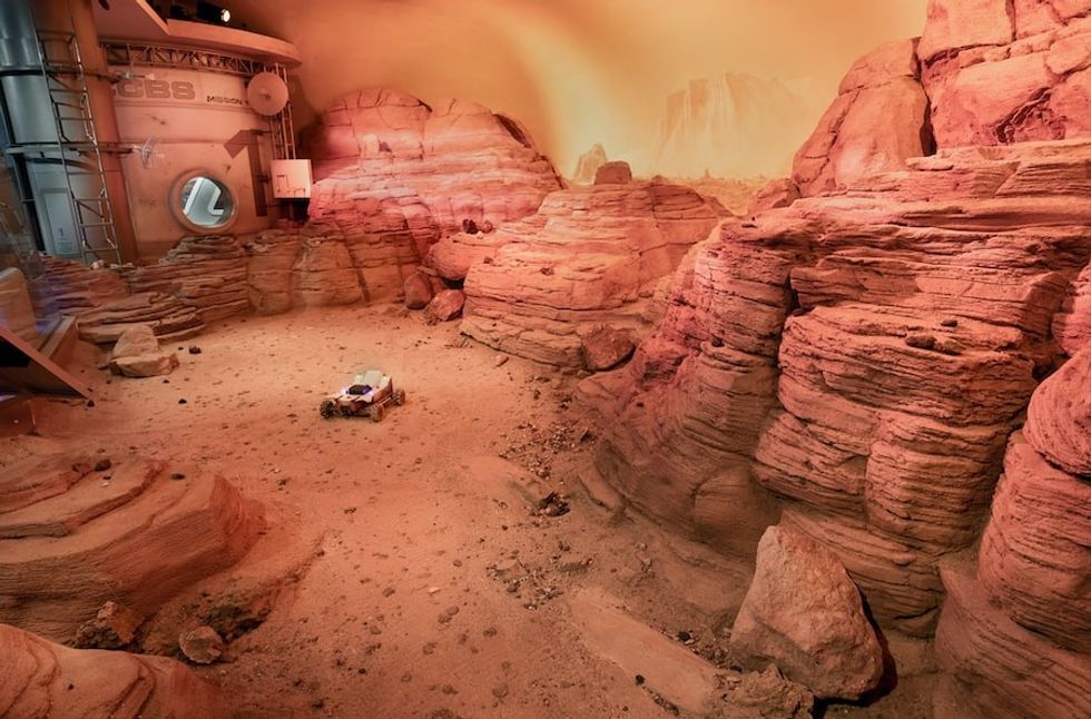 Rover-Interactive-Mars-Landscape-Denver-Museum-of-Nature-and-Science Roto