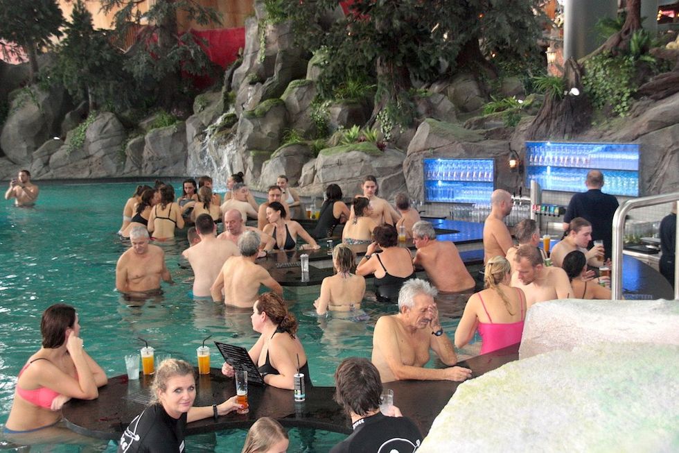 Rulantica swim up bar