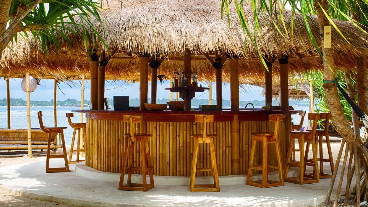 Safari Thatch hut by sea