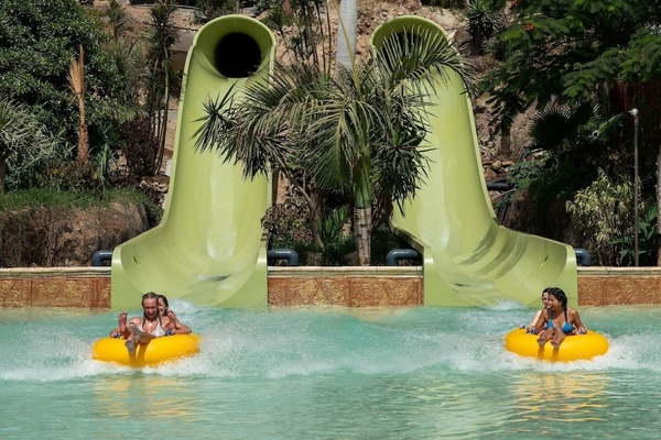 Saifa: The Ultimate Dueling RocketBLAST Water Coaster