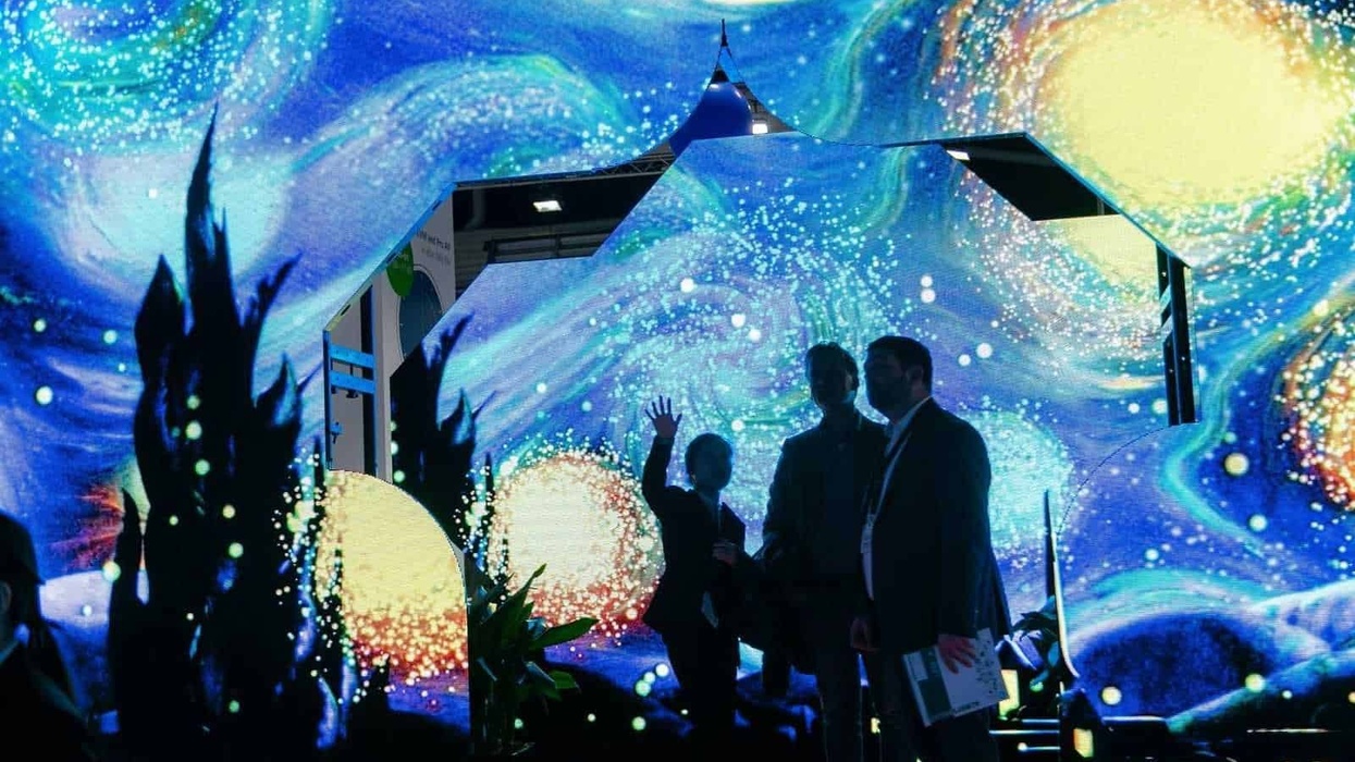 Sales person at ISE talking about screens to two guests