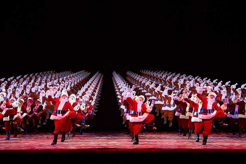 santa claus obscura digital madison square garden radio city music hall obscura digital New York at Christmas spectacular