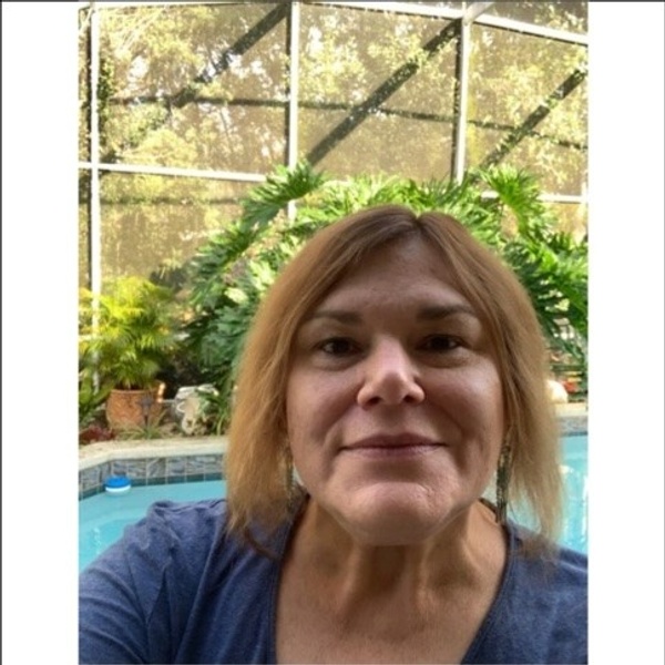 Sarah Gibbon Headshot