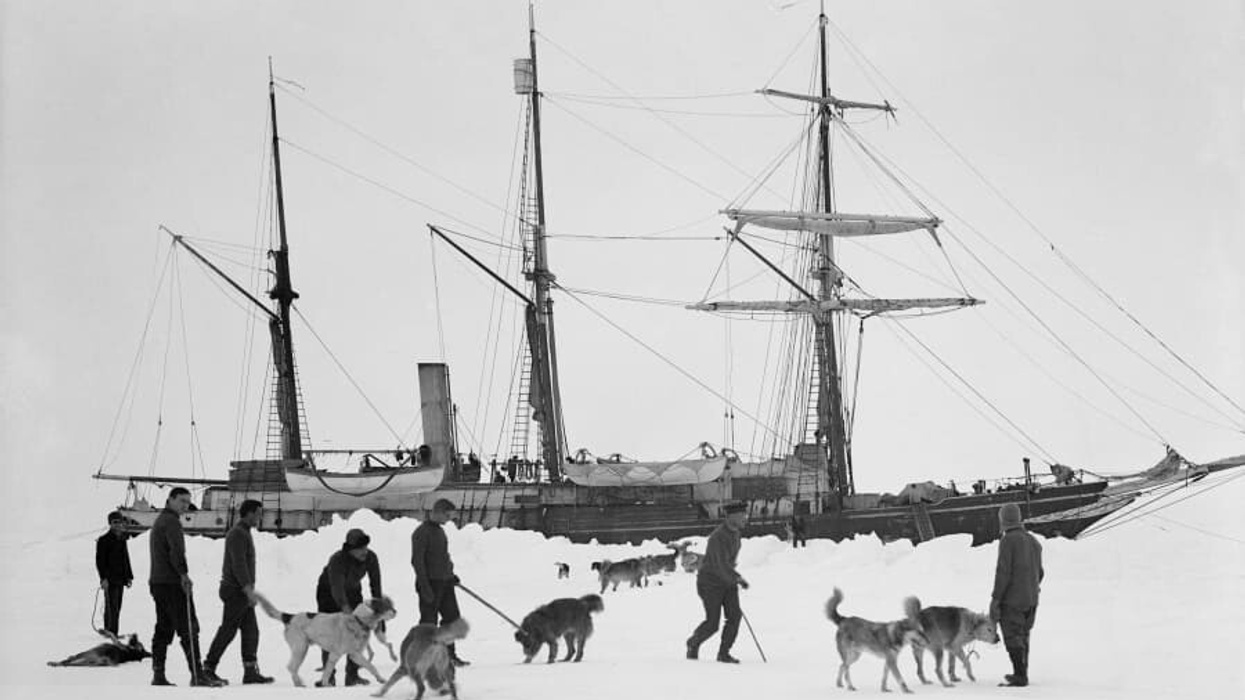 Sarner International Shackleton’s legacy and the power of early Antarctic photography Dogs and men on ice, with Endurance behind