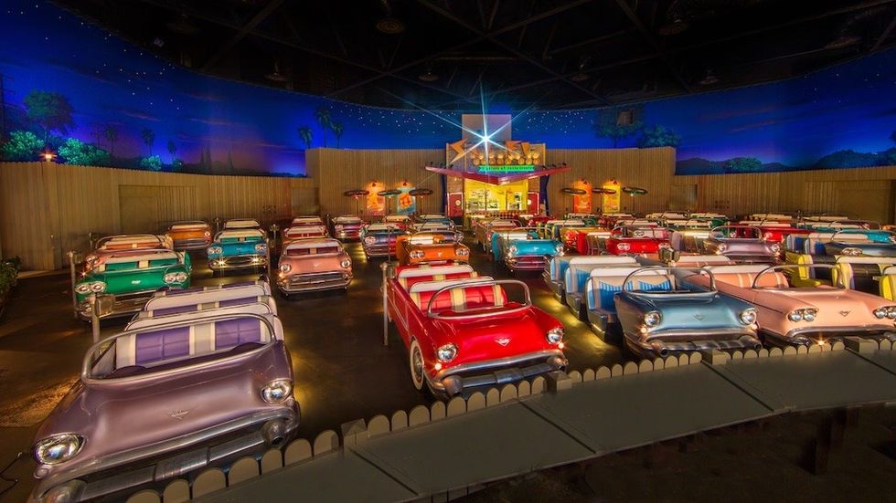 sci-fi-dine-in-theater