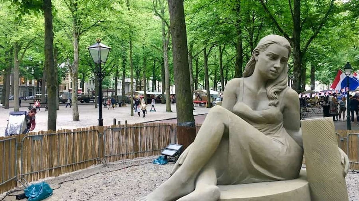 sculpture at the Lange Voorhout in The Hague