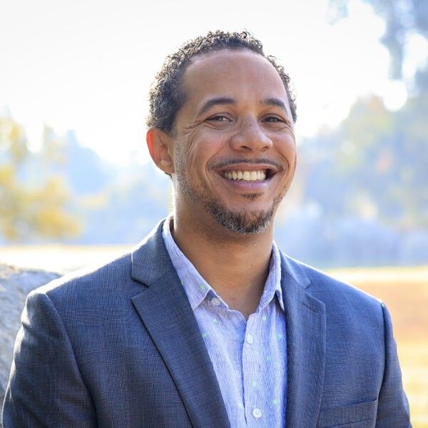 Sean den Bok headshot