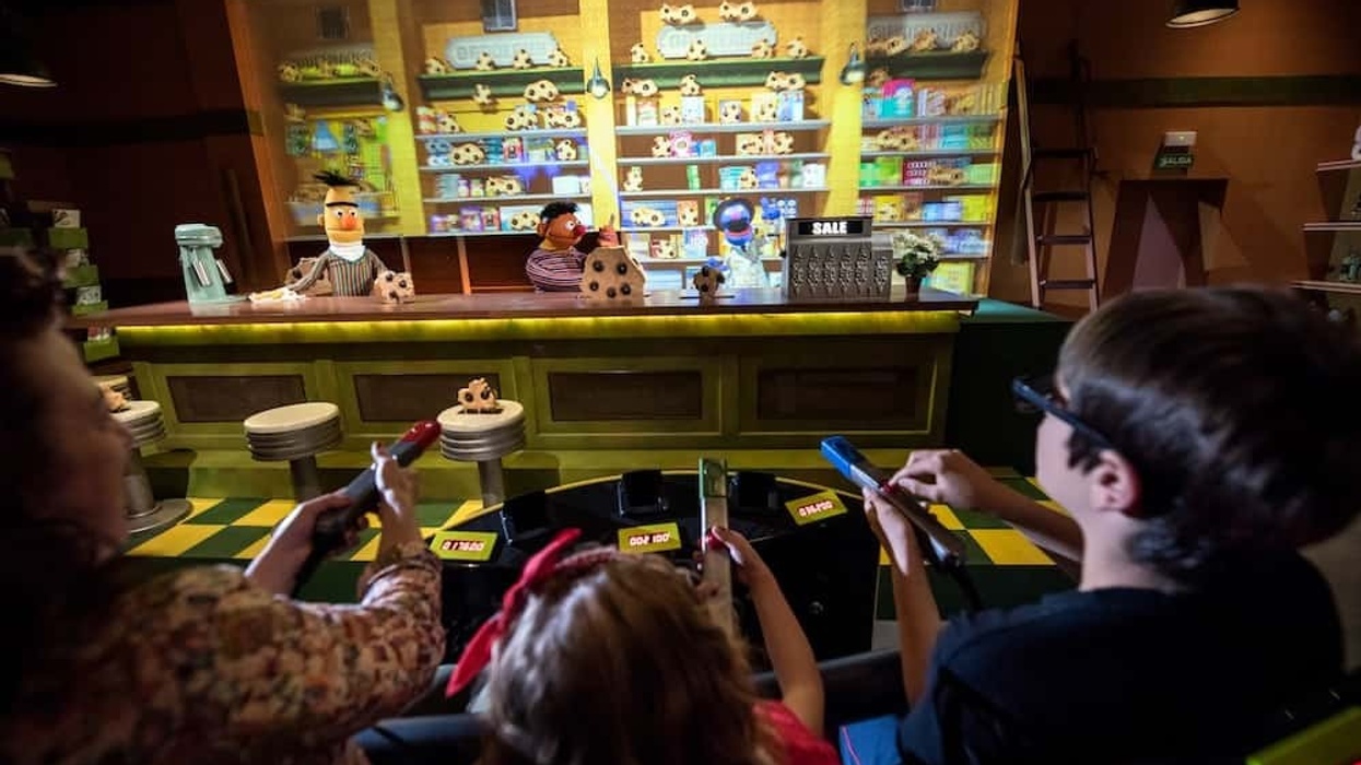 Sesame-Street-Mission-PortAventura-World-Ernie-and-Bert