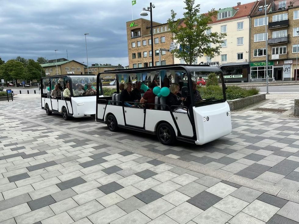 Severn Lamb Solar Shuttle in city