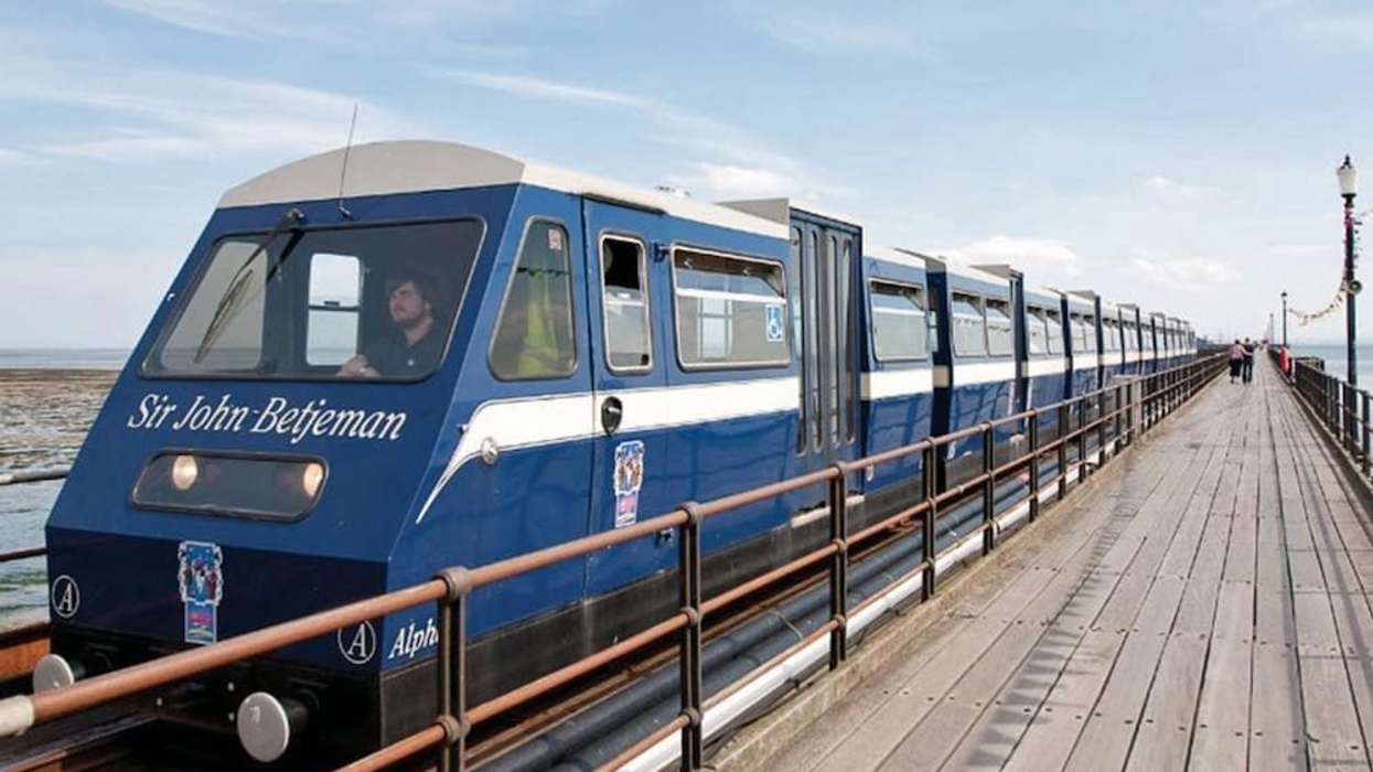 Severn Lamb Southend pier train