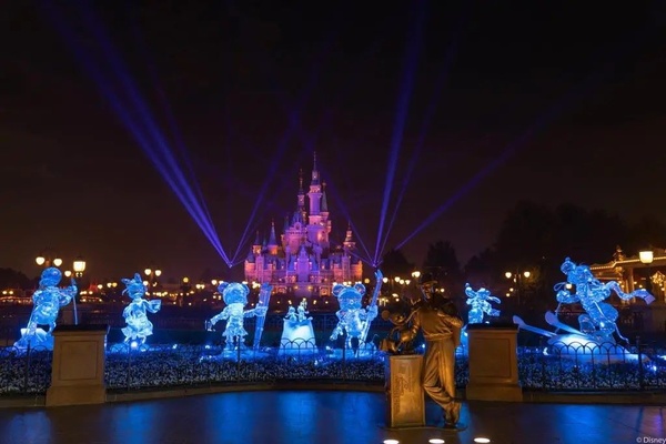 Shanghai Disneyland ice statues