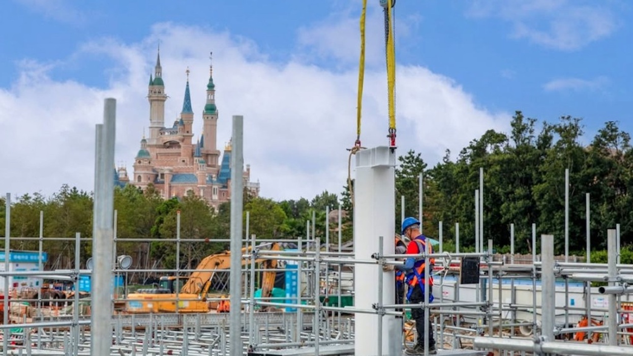 shanghai disneyland spider-man attraction installation