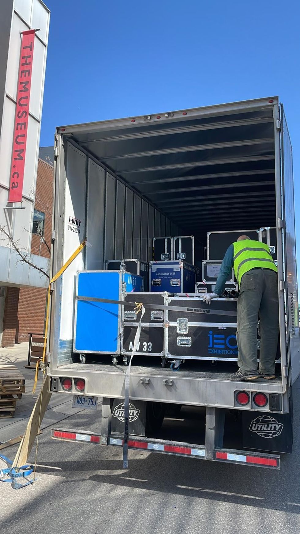 Shipping Monster transports Rolling Stones Unzipped