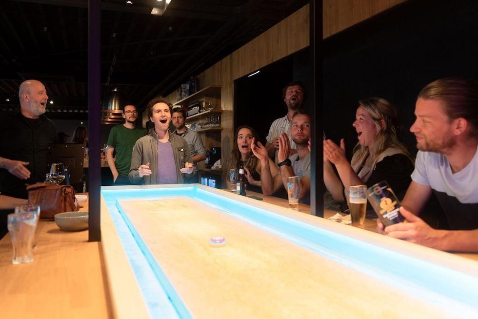 Shuffly-showroom-play-shuffleboard