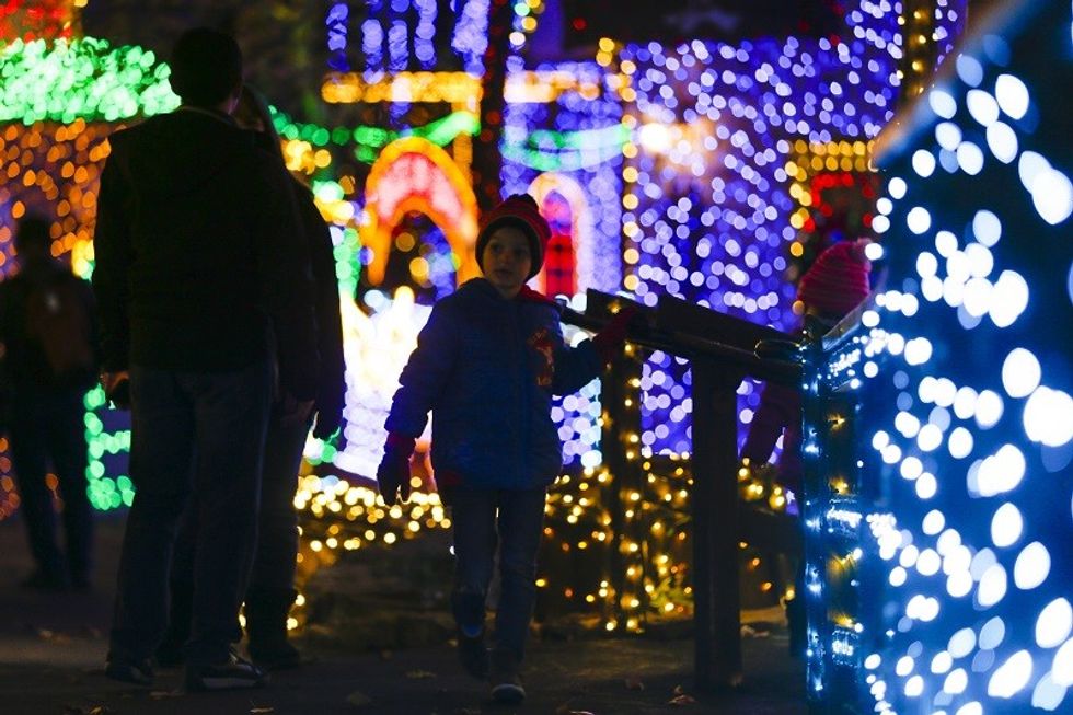silver dollar city christmas in midtown boy lights