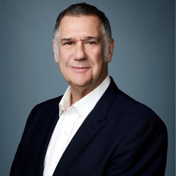 Simon Robinson headshot