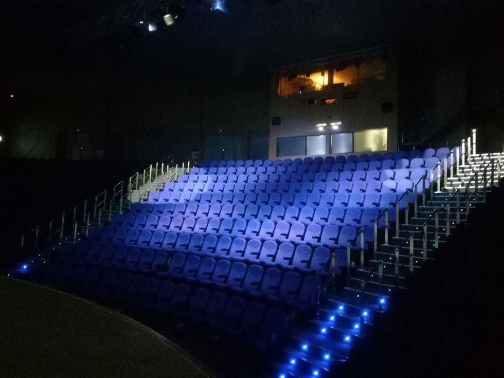 Simworx 4D seats add new dimension to Oceanogràfic Aquarium theatre experience