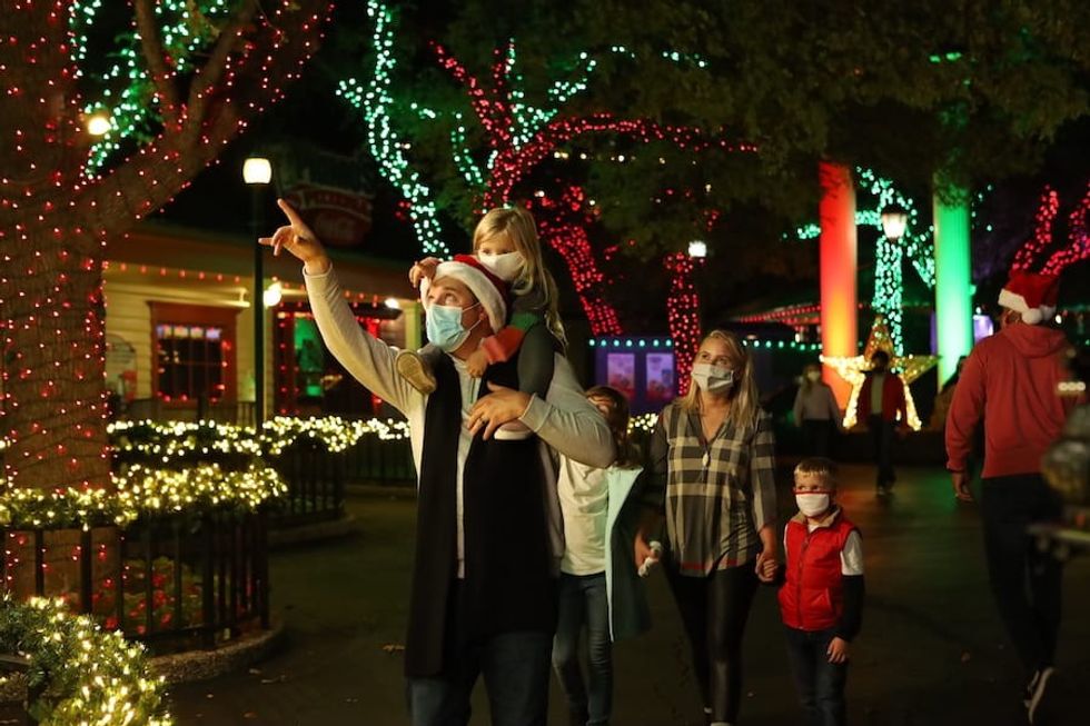 Six flags discovery kingdom xmas california lockdown theme parks