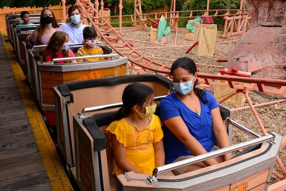 six flags frontier city health and safety attractions experiences COVID