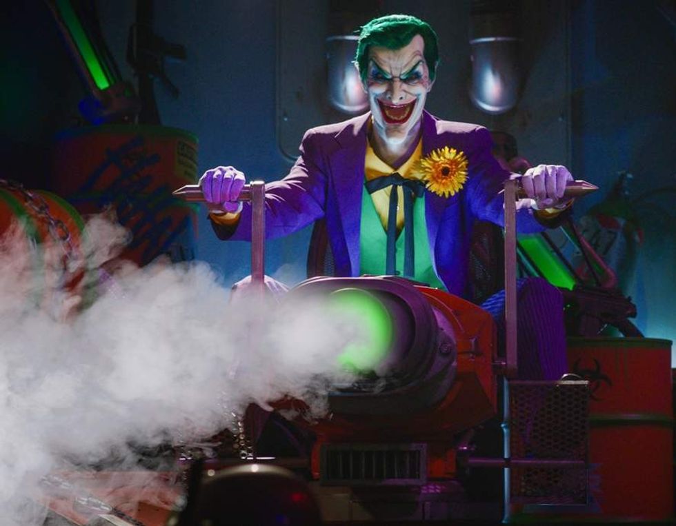 Six Flags Magic Mountain joker blasting fog justic league dark ride sally corp