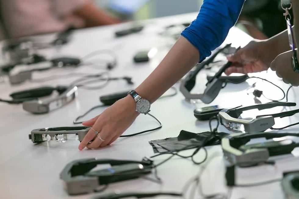 smart caption glasses blooloop