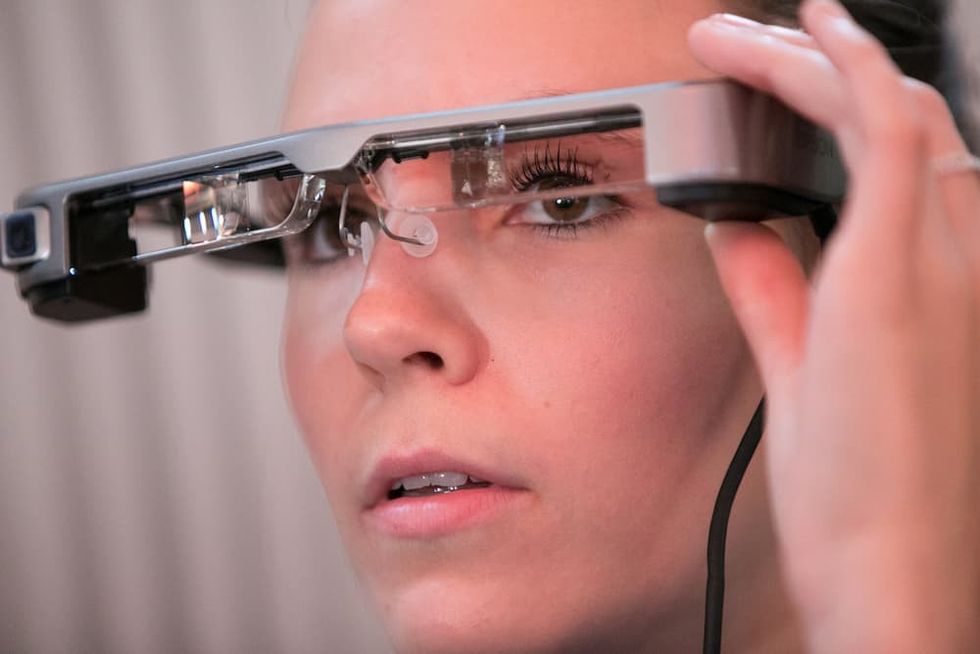 smart caption glasses national theatre blooloop