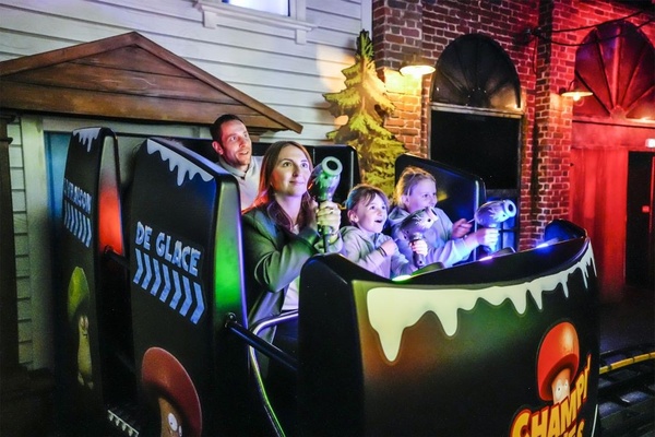 Smash and relaod - people on ride