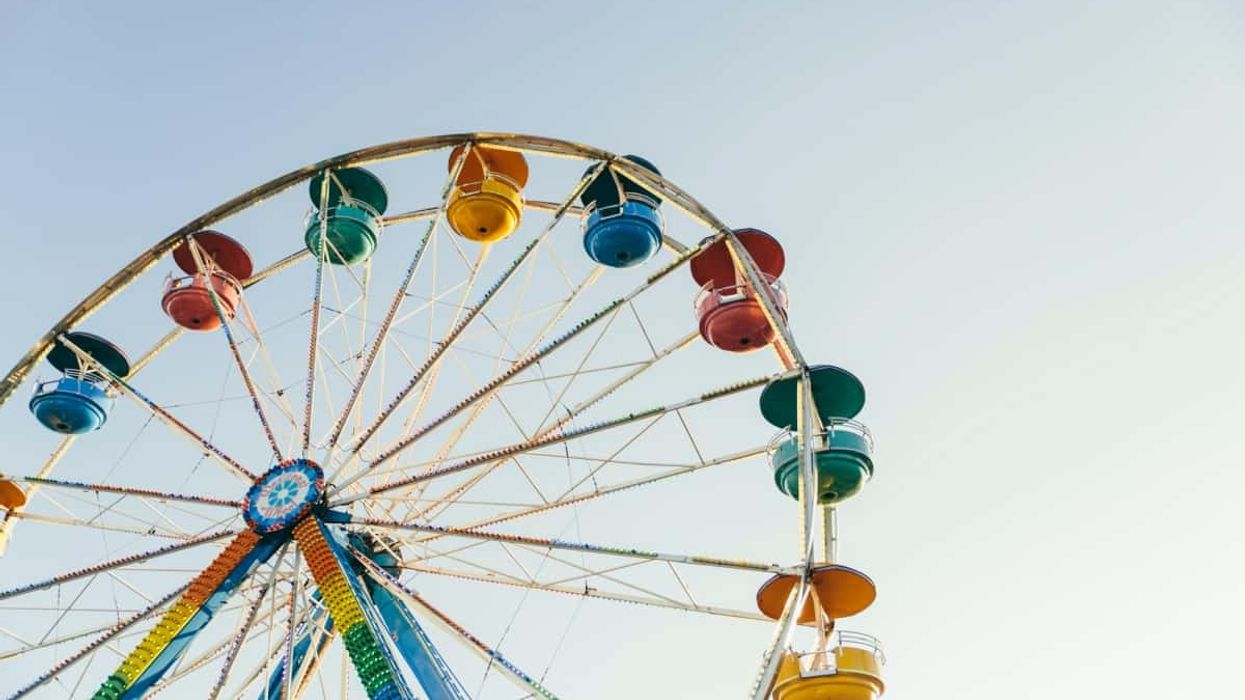 Smeetz ferris wheel amusement park